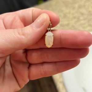 One Kendra earring